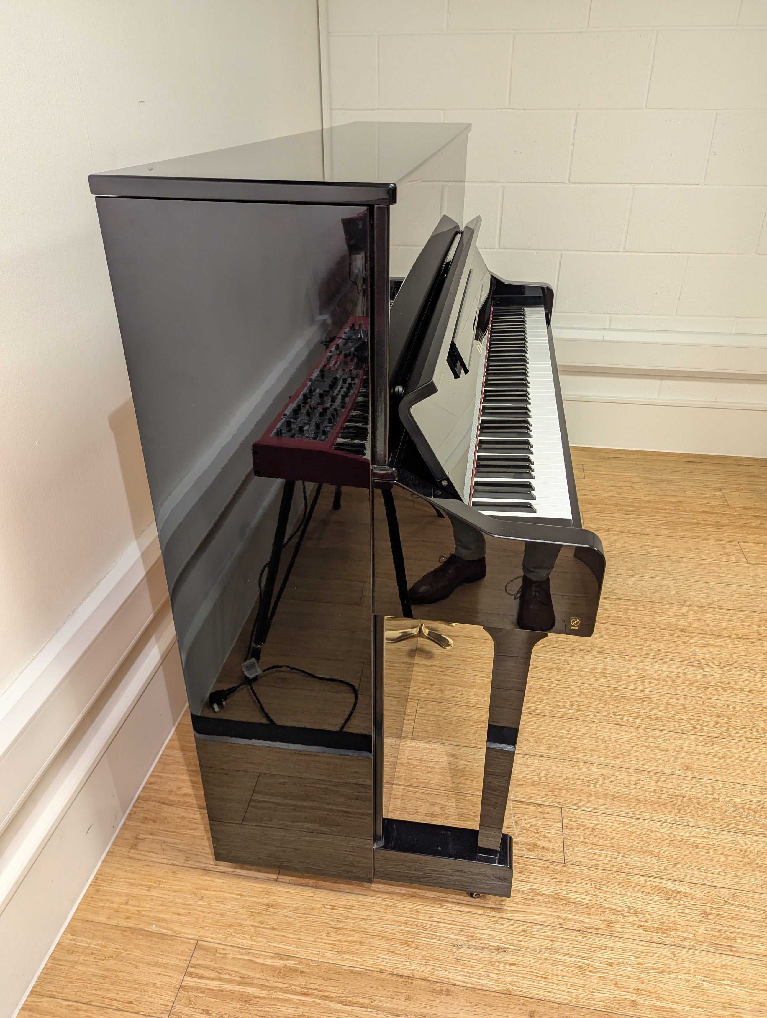 Pre-Owned Yamaha YM11 Upright Piano