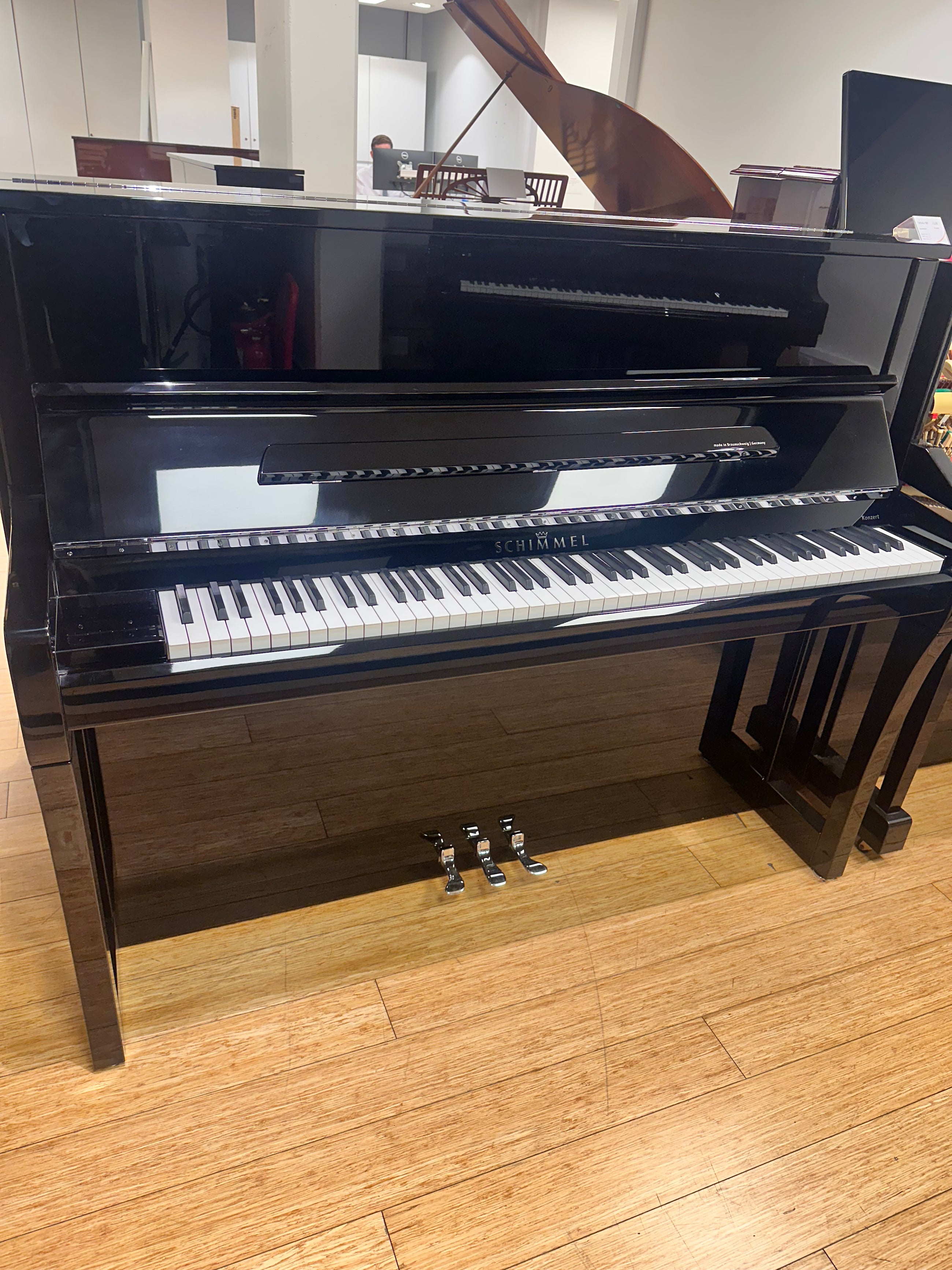 Pre-Owned Schimmel K122E Upright Piano